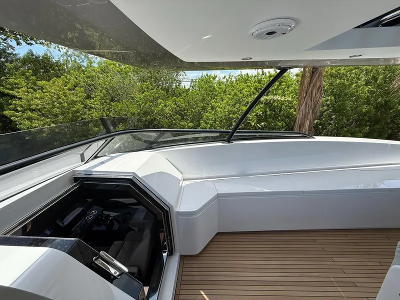 Slide: The Image of Azimut Magellano 25M 2026 - 63