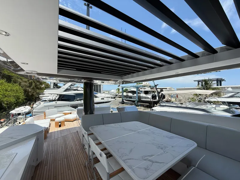 Slide: The Image of Azimut Magellano 25M 2026 - 66