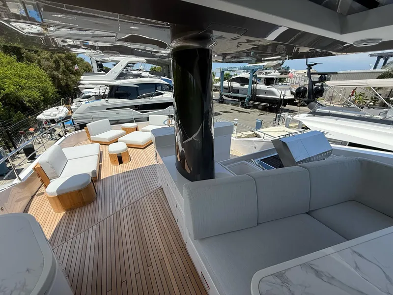 Slide: The Image of Azimut Magellano 25M 2026 - 67