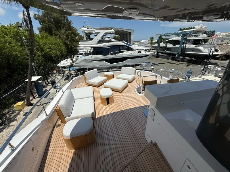 Slide: The Image of Azimut Magellano 25M 2026 - 68