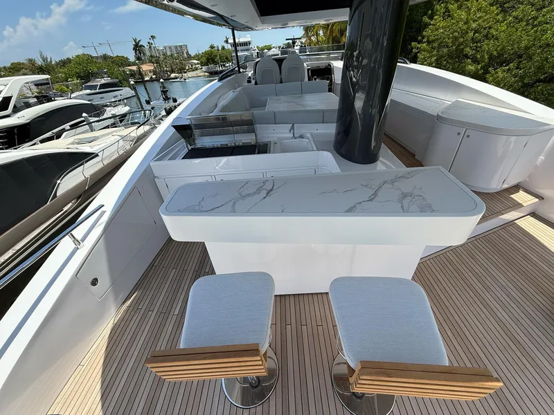 Slide: The Image of Azimut Magellano 25M 2026 - 72