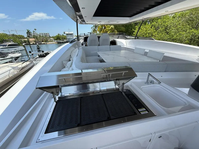 Slide: The Image of Azimut Magellano 25M 2026 - 74