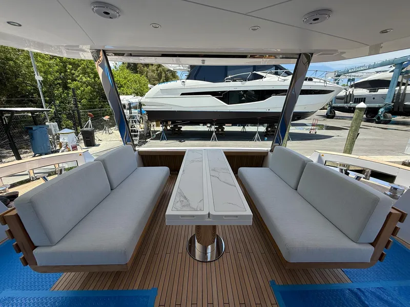 Slide: The Image of Azimut Magellano 25M 2026 - 79