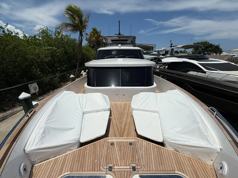 Slide: The Image of Azimut Magellano 25M 2026 - 88