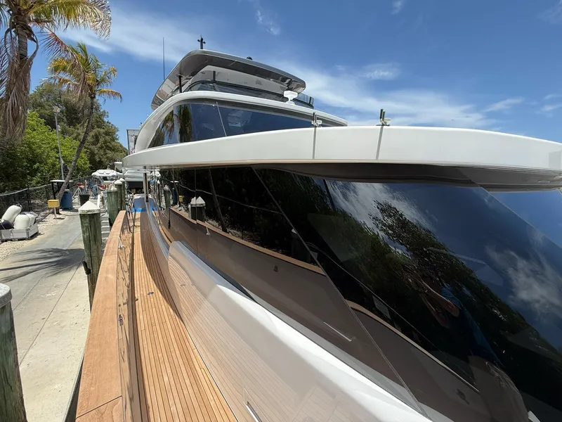 Slide: The Image of Azimut Magellano 25M 2026 - 90