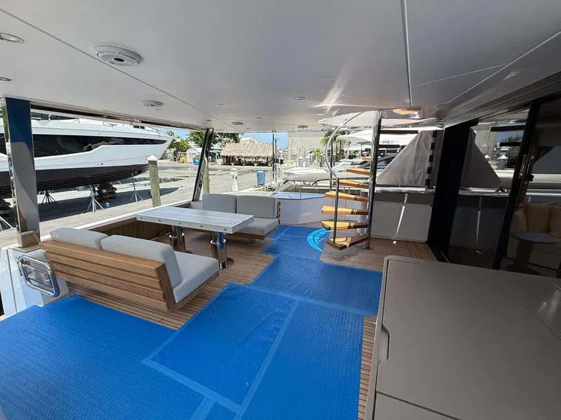 Slide: The Image of Azimut Magellano 25M 2026 - 91