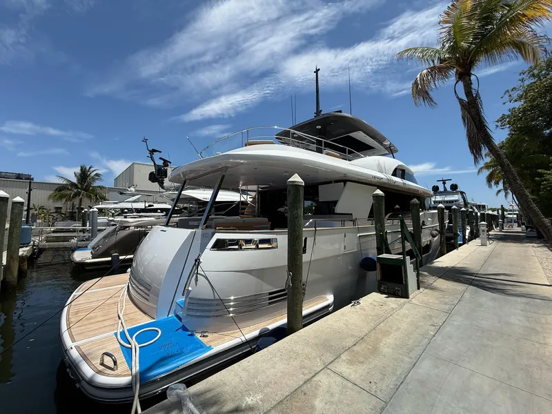 Slide: The Image of Azimut Magellano 25M 2026 - 96