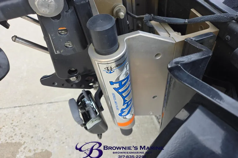 Slide: The Image of 2023 Ranger Z520R boat component with Atlas hydraulic jack plate, showcased by Brownie's Marine. - 26