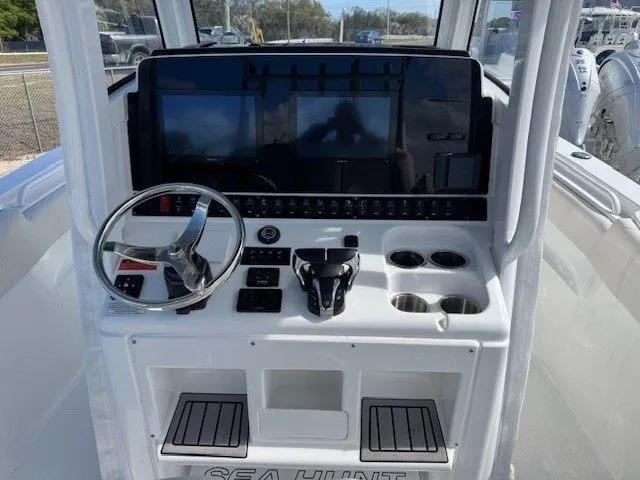 Slide: The Image of Sea Hunt Gamefish 30 Coffin Box 2022 - 100