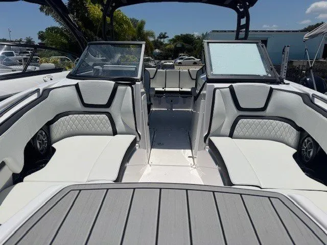 Slide: The Image of Yamaha 252SE 2025 - 28