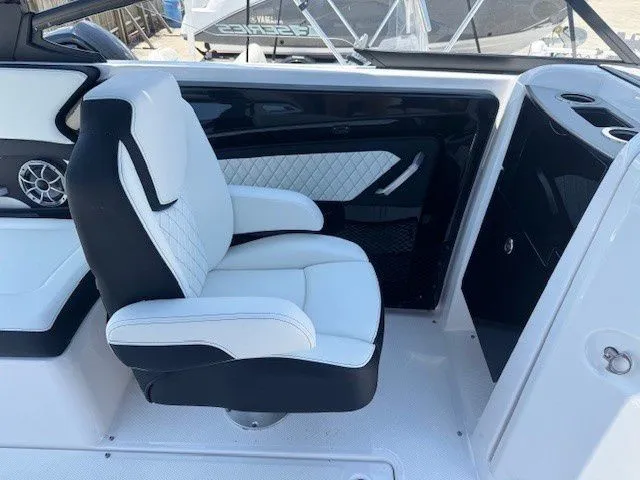 Slide: The Image of Yamaha 252SE 2025 - 43