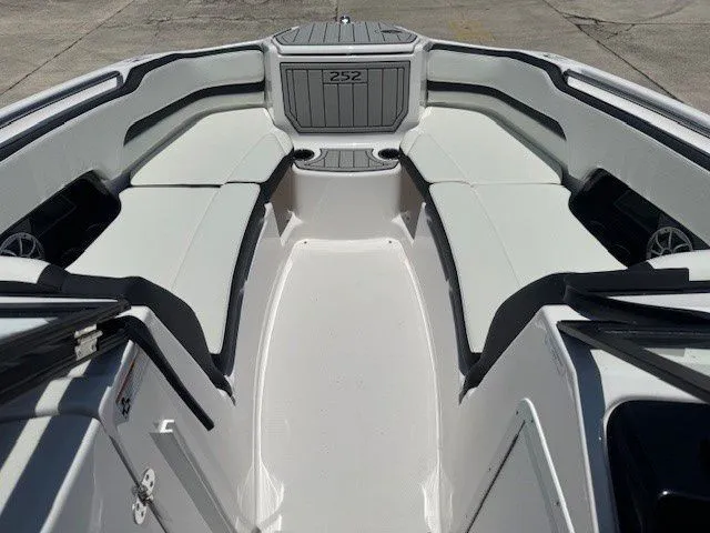 Slide: The Image of Yamaha 252SE 2025 - 62