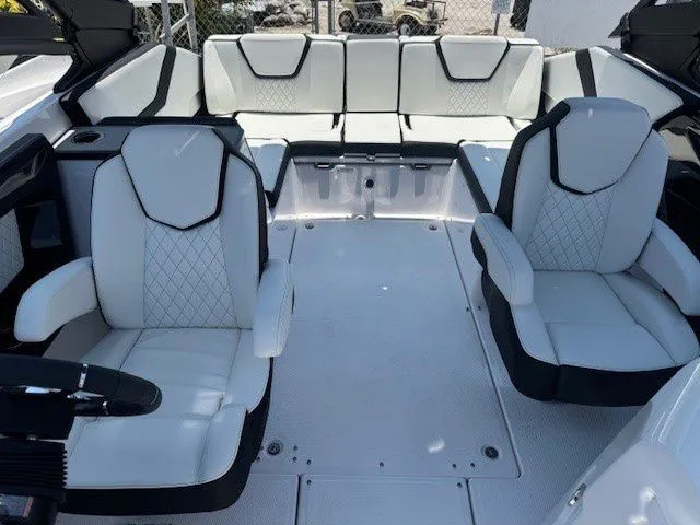 Slide: The Image of Yamaha 252SE 2025 - 8