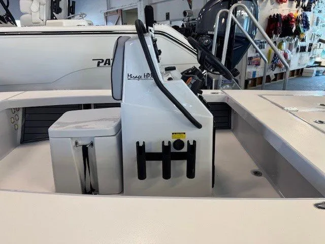 Slide: The Image of Maverick 18 HPX-V 2026 - 6