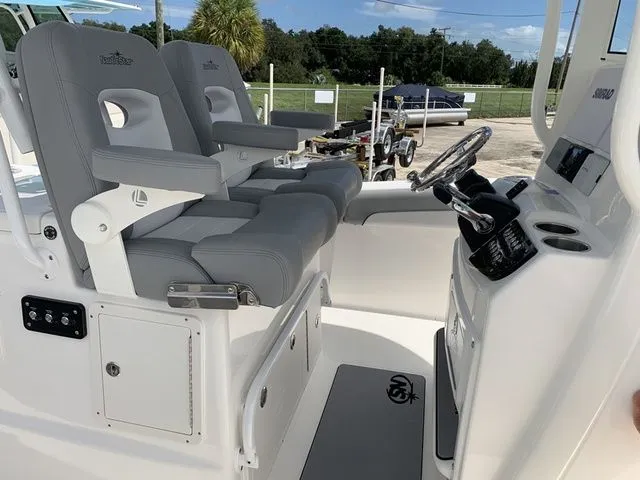 Slide: The Image of NauticStar 28 XS 2021 - 13