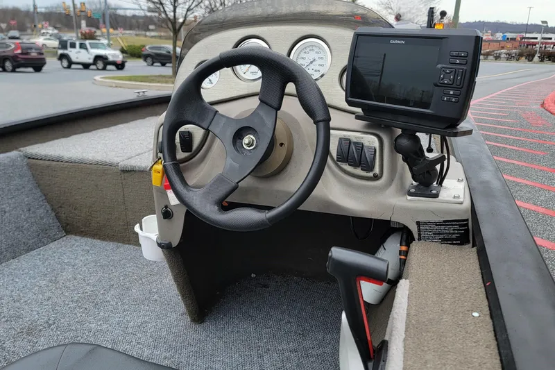 Slide: The Image of 2006 Tracker Pro Team 190 TX boat dashboard with steering wheel and Garmin GPS. - 6