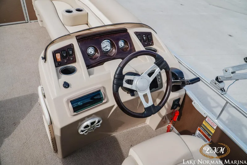 Slide: The Image of Steering console of a 2013 Bennington 20 SL pontoon boat at Lake Norman Marina. - 9