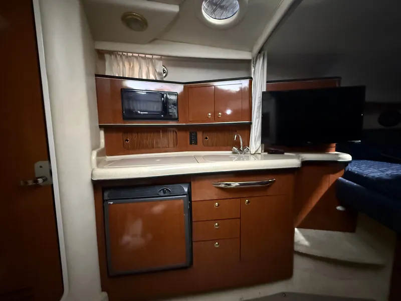 Slide: The Image of Sea Ray 300 Sundancer 2003 - 25