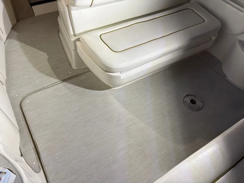 Slide: The Image of Sea Ray 300 Sundancer 2003 - 6