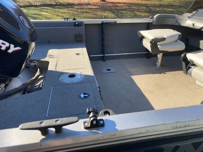 Slide: The Image of Crestliner 1650 Fish Hawk 2013 - 10