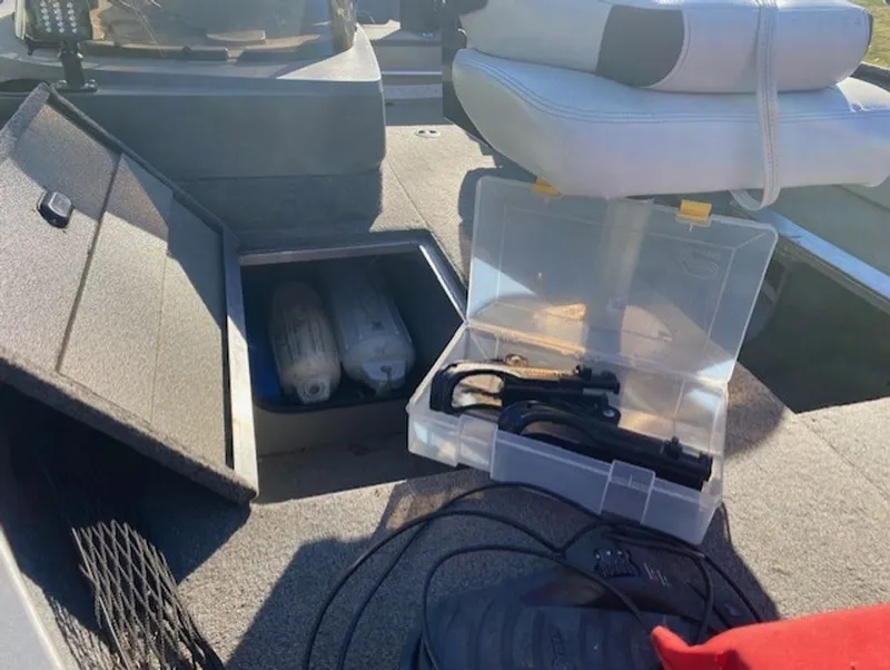 Slide: The Image of Crestliner 1650 Fish Hawk 2013 - 14