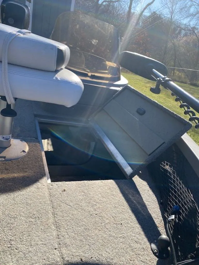 Slide: The Image of Crestliner 1650 Fish Hawk 2013 - 15