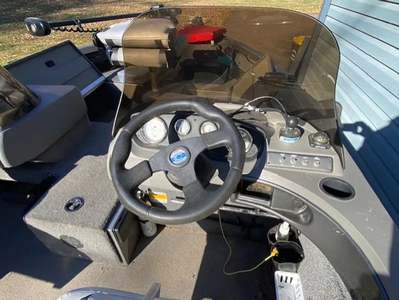 Slide: The Image of Crestliner 1650 Fish Hawk 2013 - 3