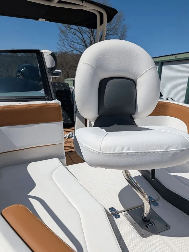 Slide: The Image of Chaparral 21 SSi 2026 - 5