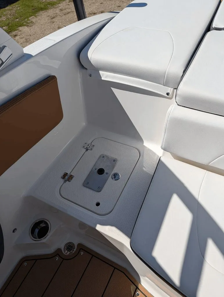 Slide: The Image of Chaparral 21 SSi 2026 - 7