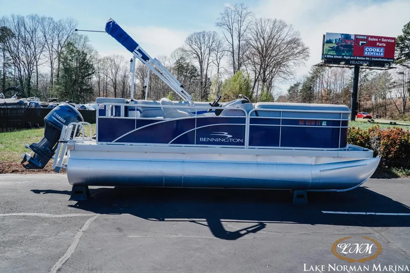 The Image of 2021 Bennington 188 SVL pontoon boat with Yamaha motor at Lake Norman Marina. - 1