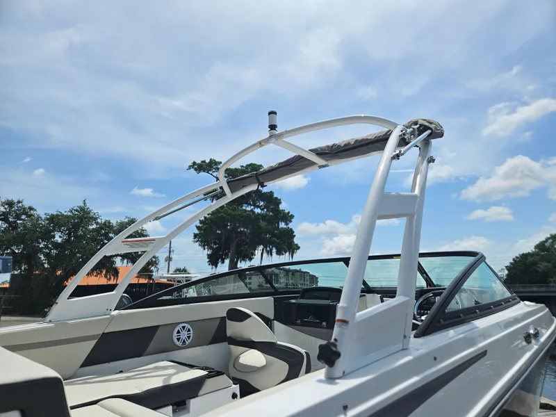 Slide: The Image of 2025 Monterey M-225 boat with sleek design and modern features under a clear blue sky. - 5