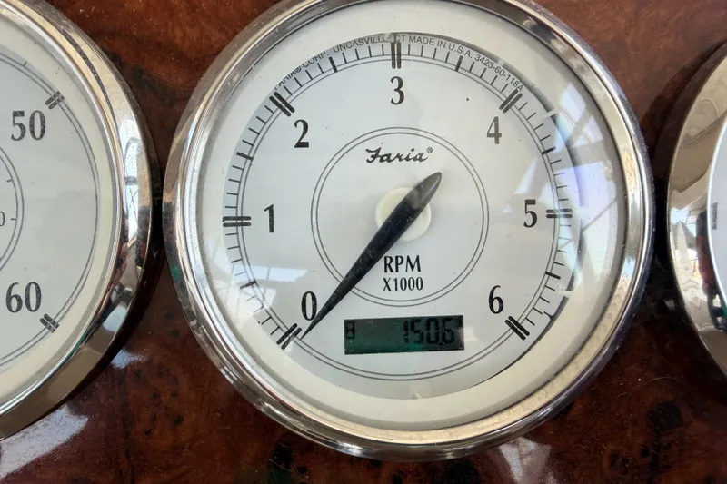 Slide: The Image of Tachometer of 2005 Regal 3350 Sport Cruiser showing 1506 RPM. - 40
