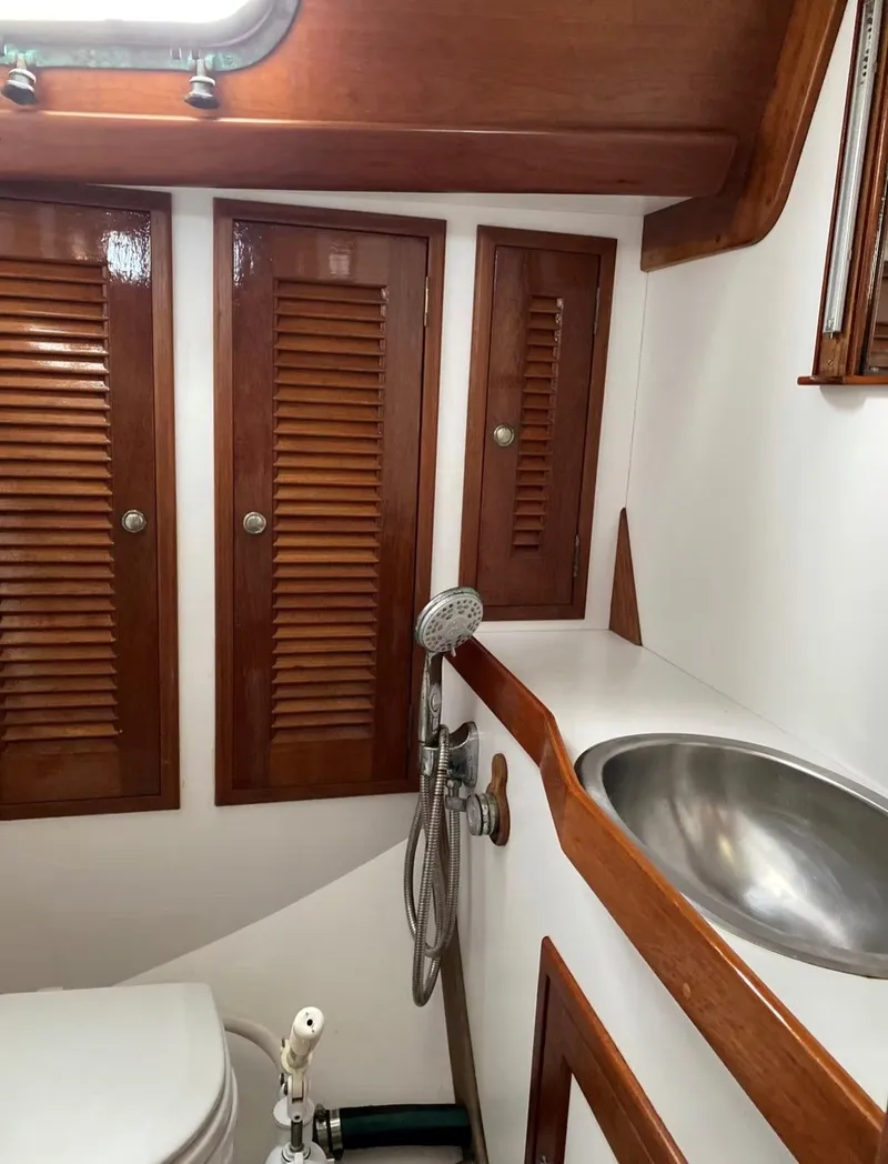 Slide: The Image of Able 42 Custom Yacht 1990 - 32