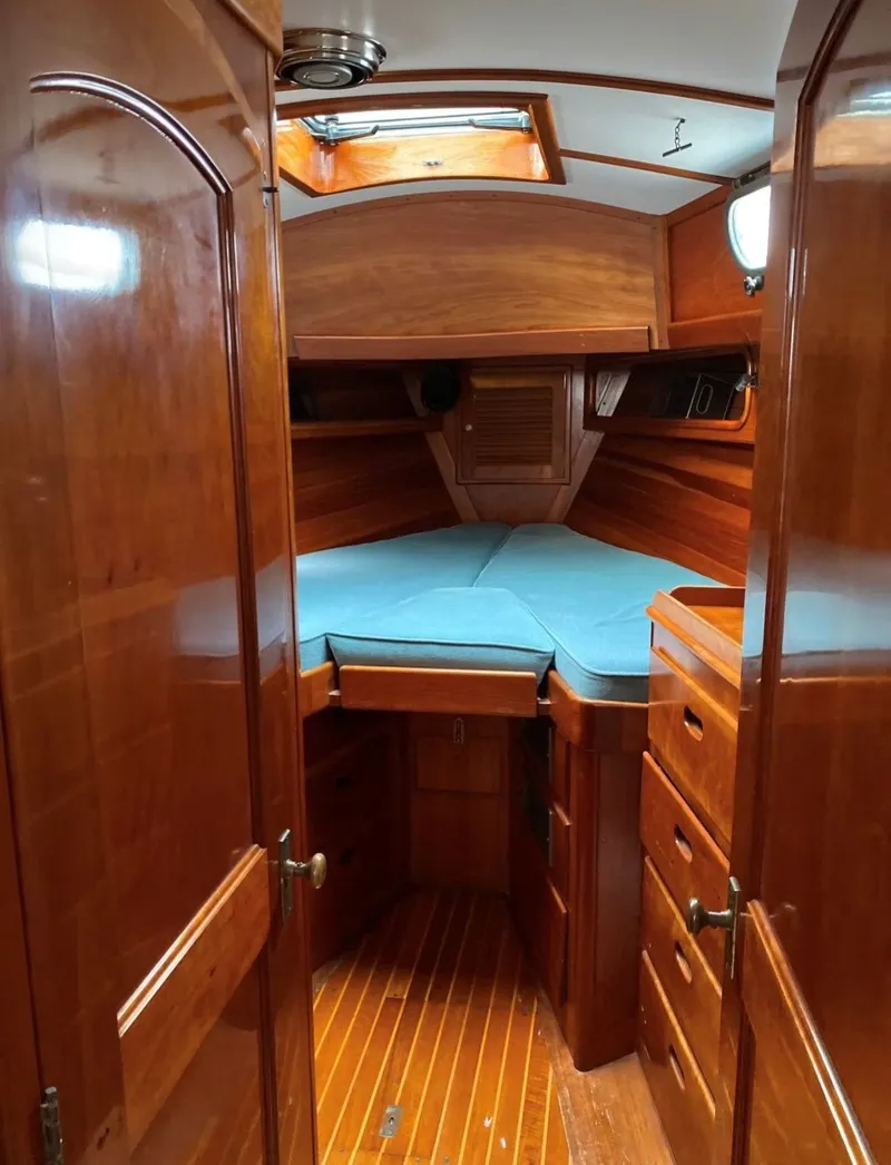 Slide: The Image of Able 42 Custom Yacht 1990 - 41