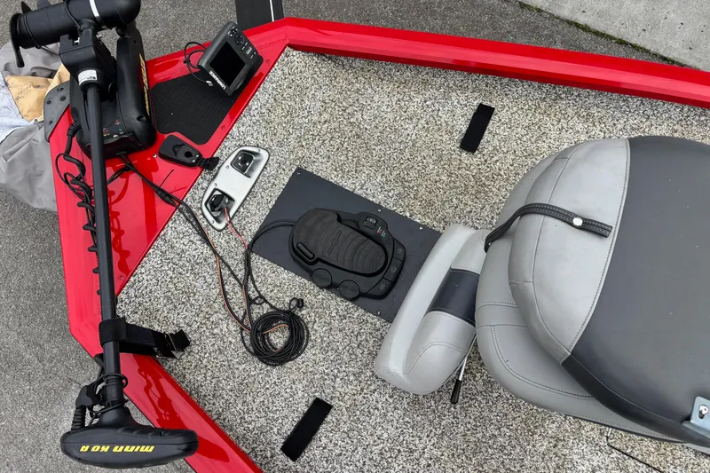 Slide: The Image of 2015 Tracker Pro Team 175 TXW boat deck with seat, trolling motor, and fish finder. - 4