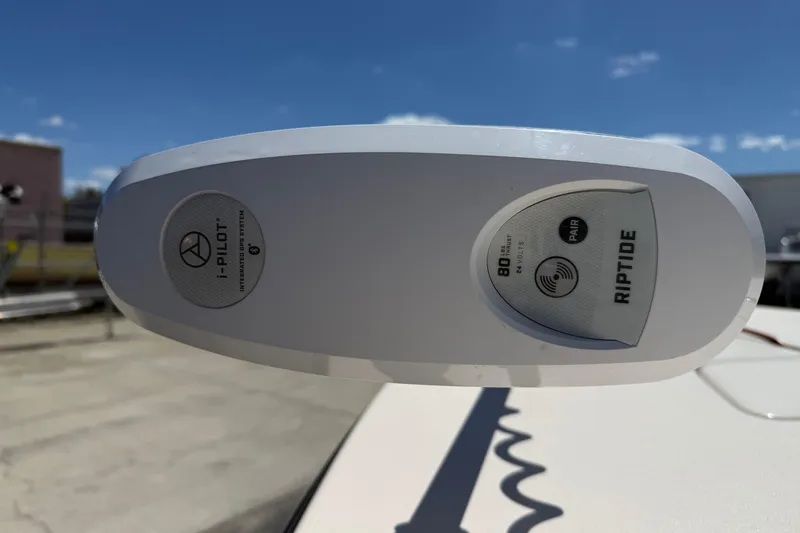 Slide: The Image of i-Pilot GPS system on 2006 Hewes Redfisher 21 boat under clear sky. - 12