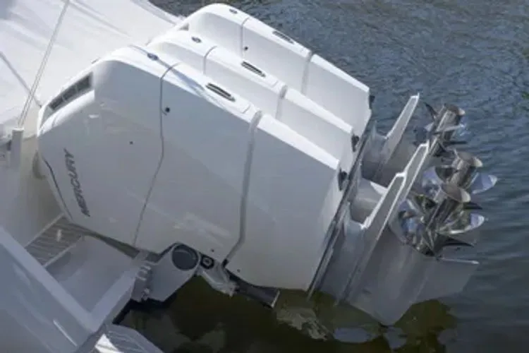 Slide: The Image of 2022 Intrepid 477 Evolution - Image 5 - 5