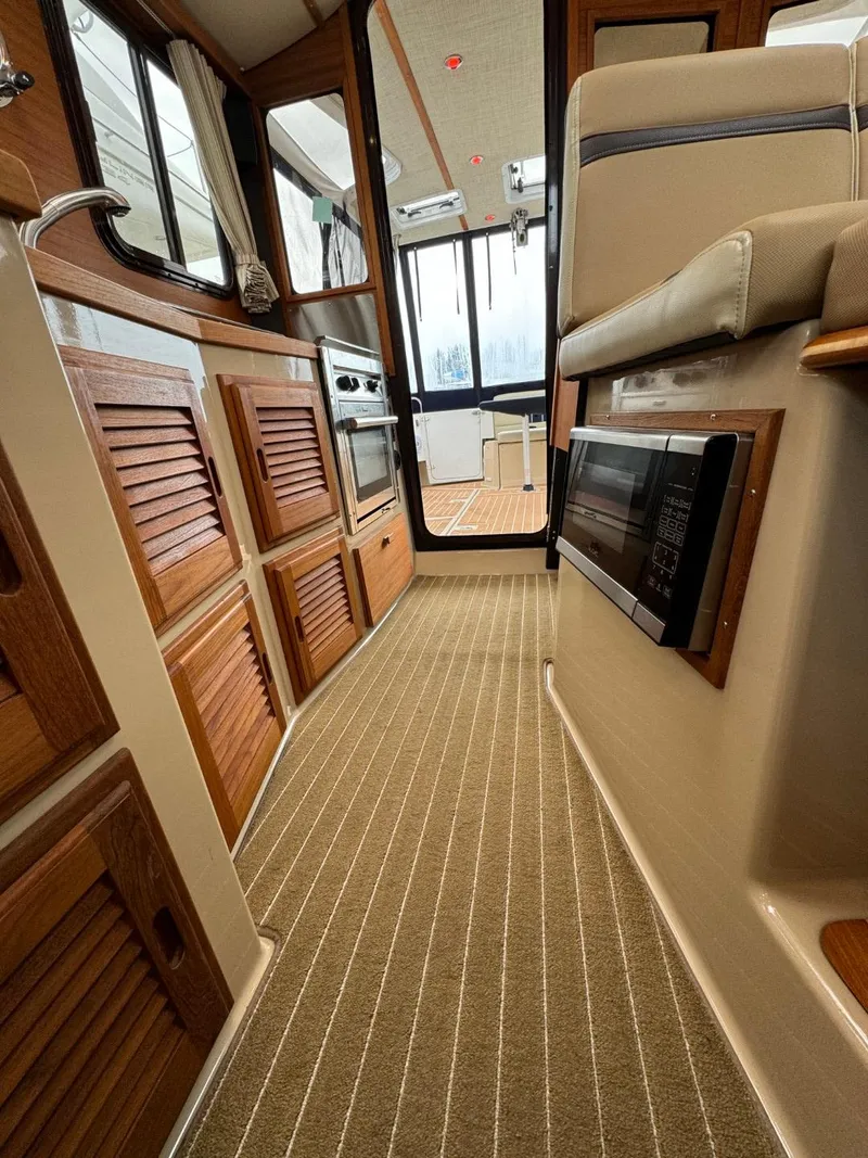 Slide: The Image of Ranger Tug R-31 S 2018 - 54