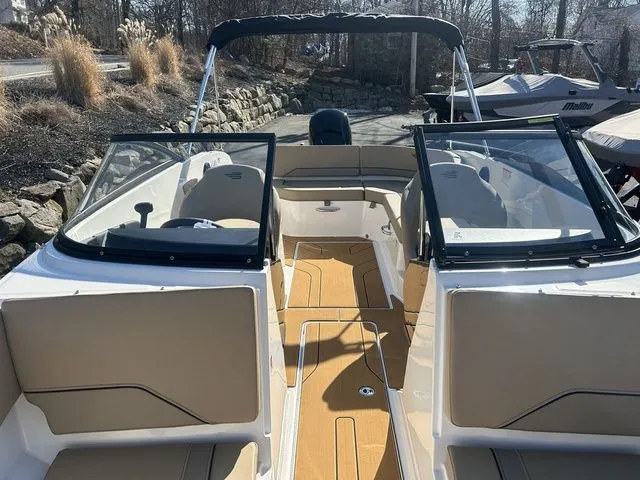 Slide: The Image of Bayliner V20 2026 - 12