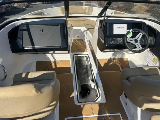 Slide: The Image of Bayliner V20 2026 - 13