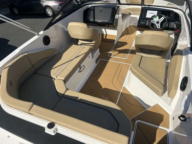 Slide: The Image of Bayliner V20 2026 - 15