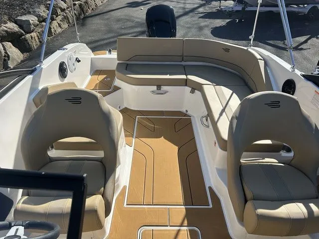 Slide: The Image of Bayliner V20 2026 - 4