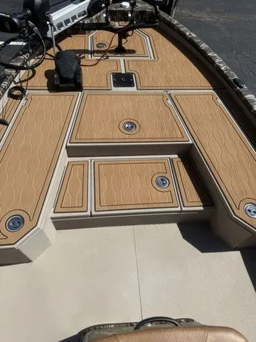 Slide: The Image of Avid 23 Mag 2024 - 5