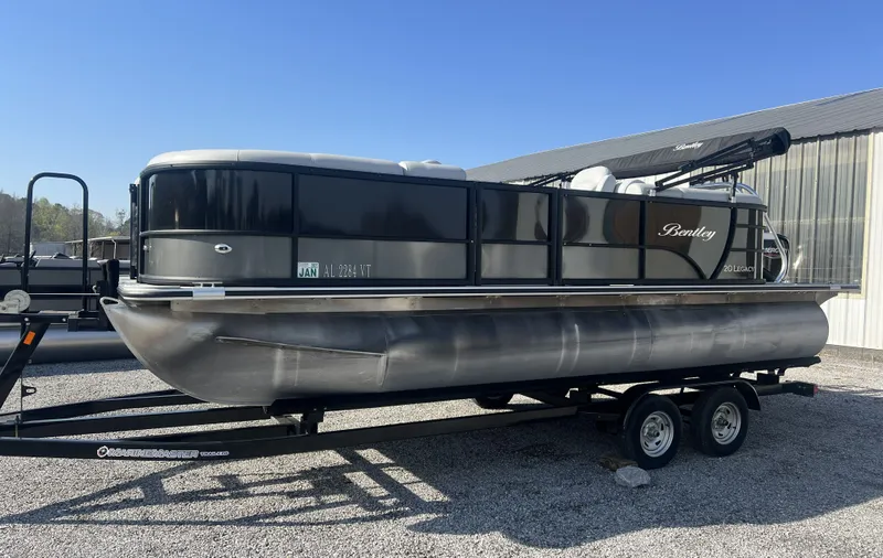 The Image of Bentley Pontoons Legacy 200 Navigator 2023 - 1