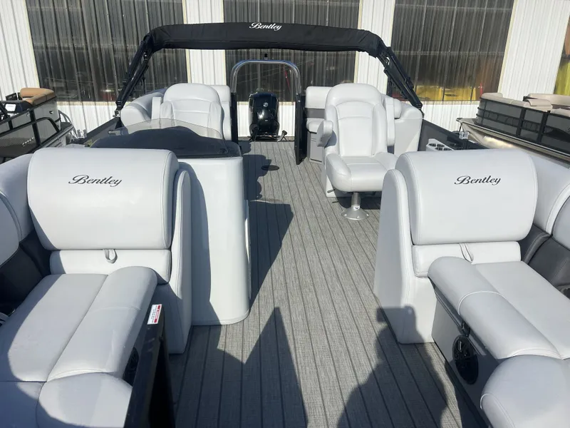 Slide: The Image of Bentley Pontoons Legacy 200 Navigator 2023 - 4