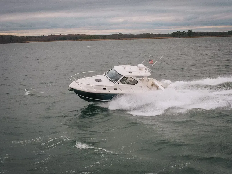 Slide: The Image of Pursuit OS 325 Offshore 2023 - 11