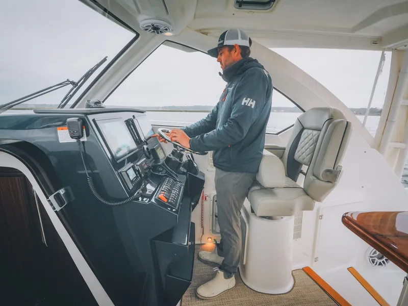 Slide: The Image of Pursuit OS 325 Offshore 2023 - 38