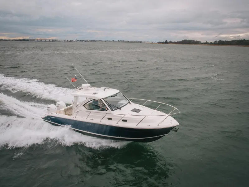 Slide: The Image of Pursuit OS 325 Offshore 2023 - 9