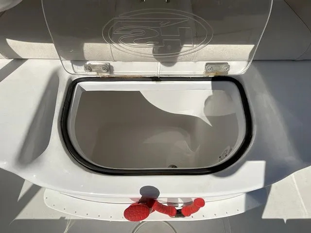 Slide: The Image of Sea Hunt BX22BR 2022 - 23