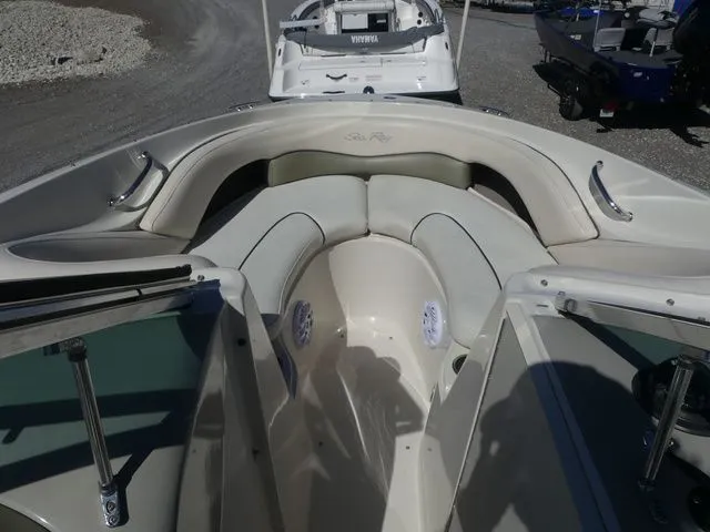 Slide: The Image of Sea Ray 220 Select 2005 - 10